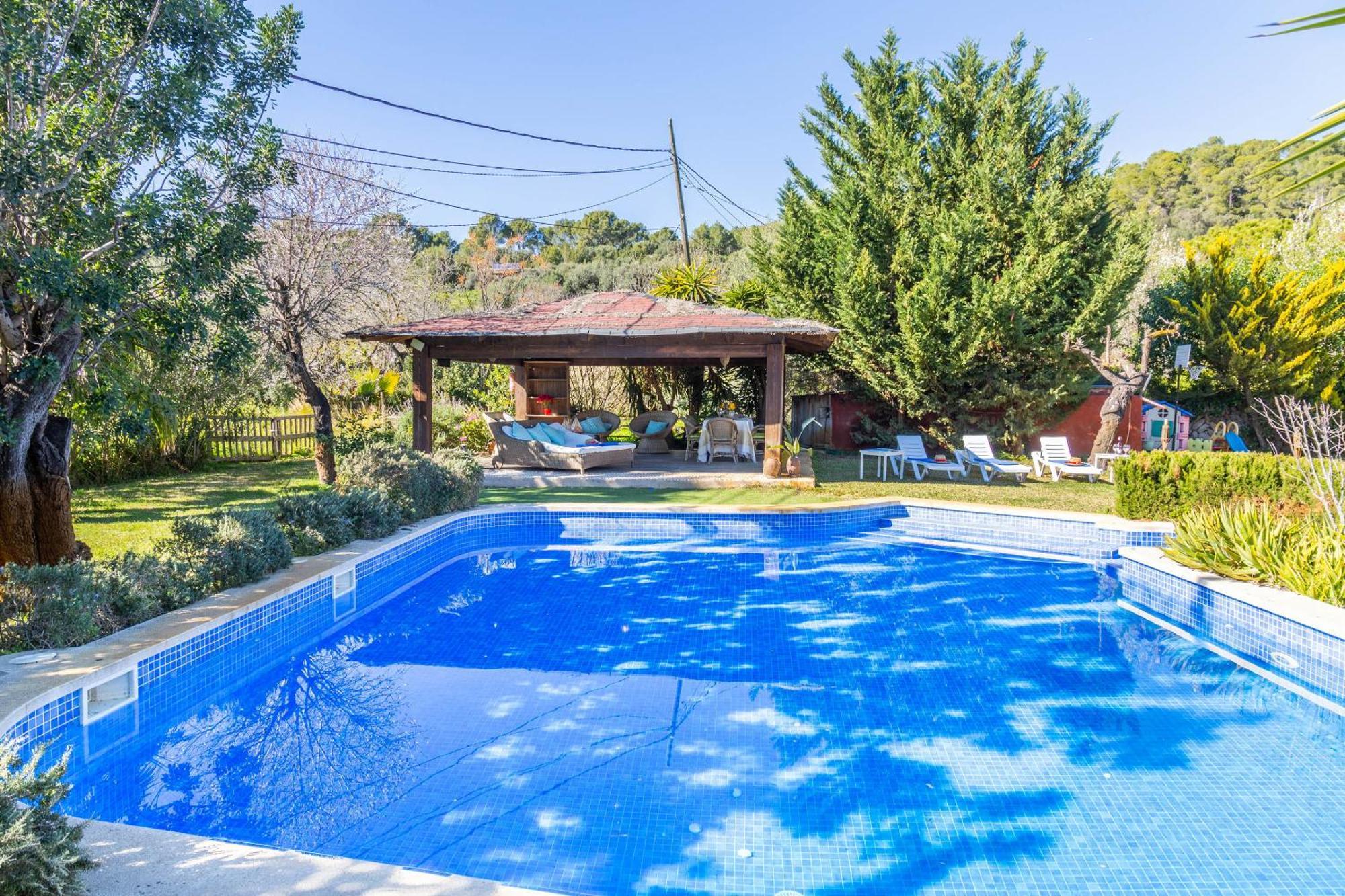 Port Family House With Pool